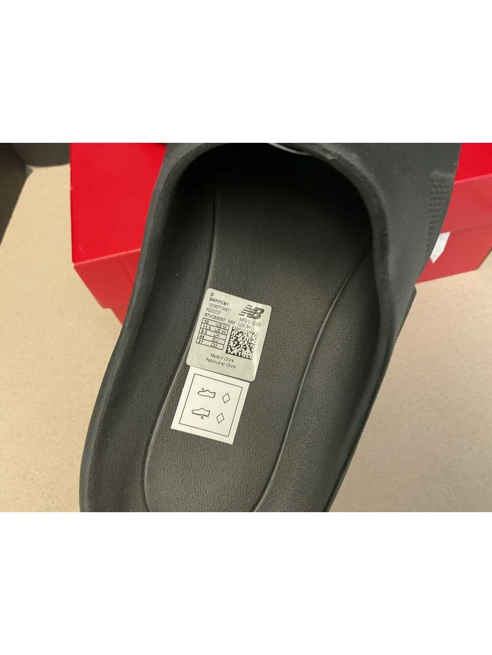 New! Mens New Balance Fuel Cell Black/White Recovery Slip On Sandals. Size 10D.